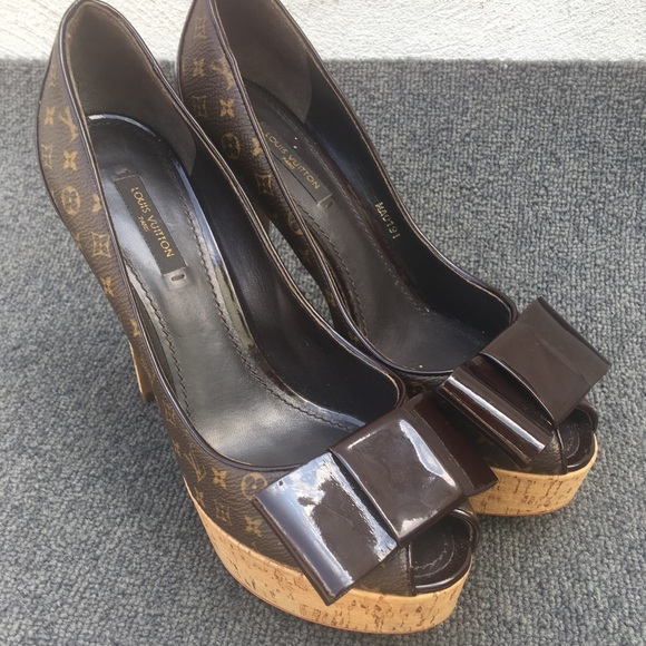 Authentic Louis Vuitton Platform logo Heels - Picture 1 of 4